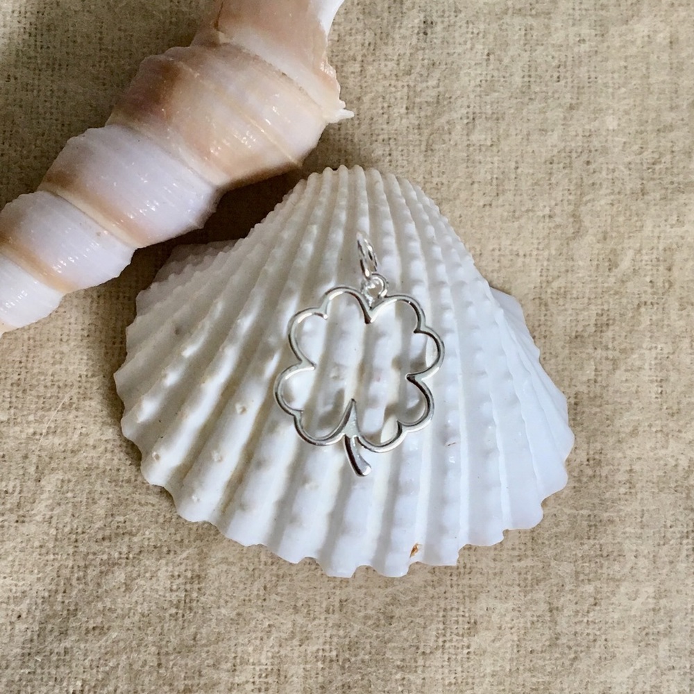 🍀 Silver Clover Pendant 🍀